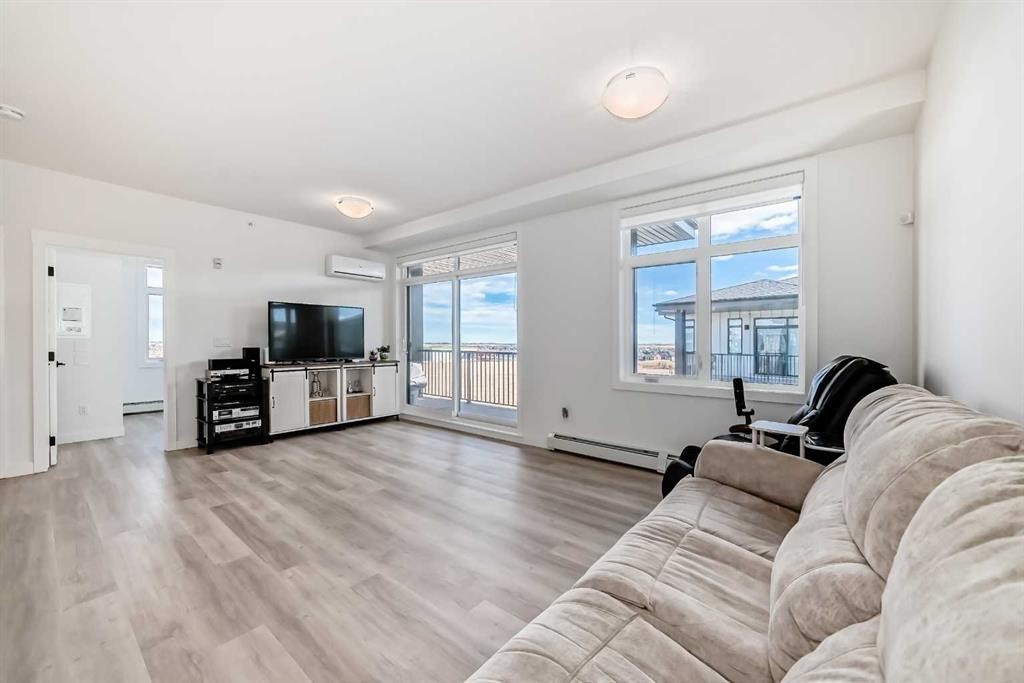 2416-200 Seton Circle Se, Calgary, AB - Indoor Photo Showing Living Room