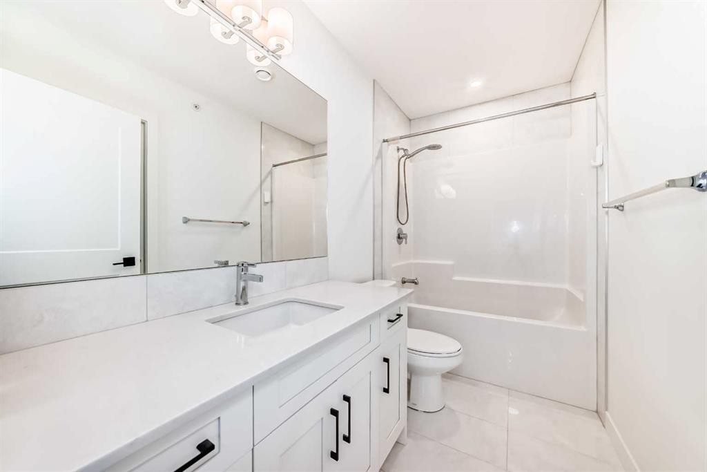 2416-200 Seton Circle Se, Calgary, AB - Indoor Photo Showing Bathroom