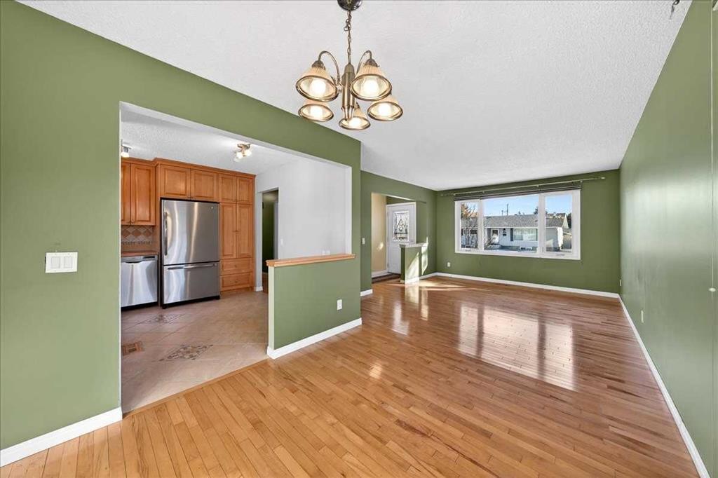 215 Pinegrove Close Ne, Calgary, AB - Indoor Photo Showing Other Room