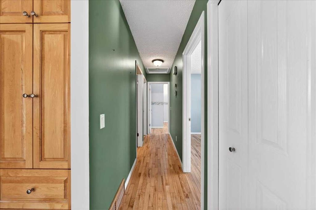 215 Pinegrove Close Ne, Calgary, AB - Indoor Photo Showing Other Room