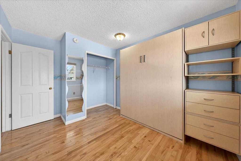 215 Pinegrove Close Ne, Calgary, AB - Indoor Photo Showing Other Room