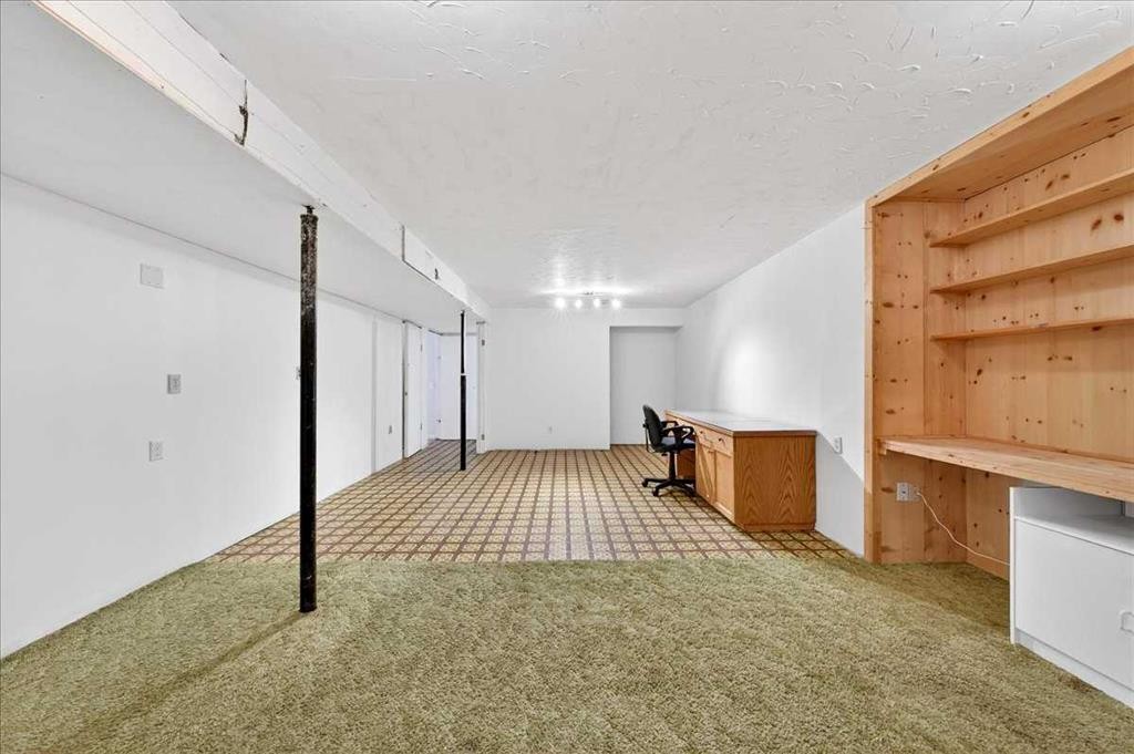 215 Pinegrove Close Ne, Calgary, AB - Indoor Photo Showing Other Room