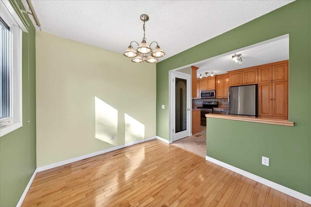 215 Pinegrove Close Ne, Calgary, AB - Indoor Photo Showing Other Room