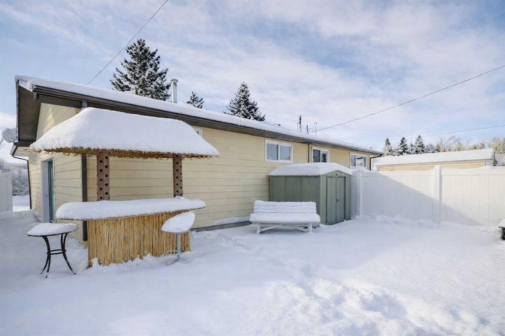 55 Queen Isabella Close Se, Calgary, AB - Outdoor