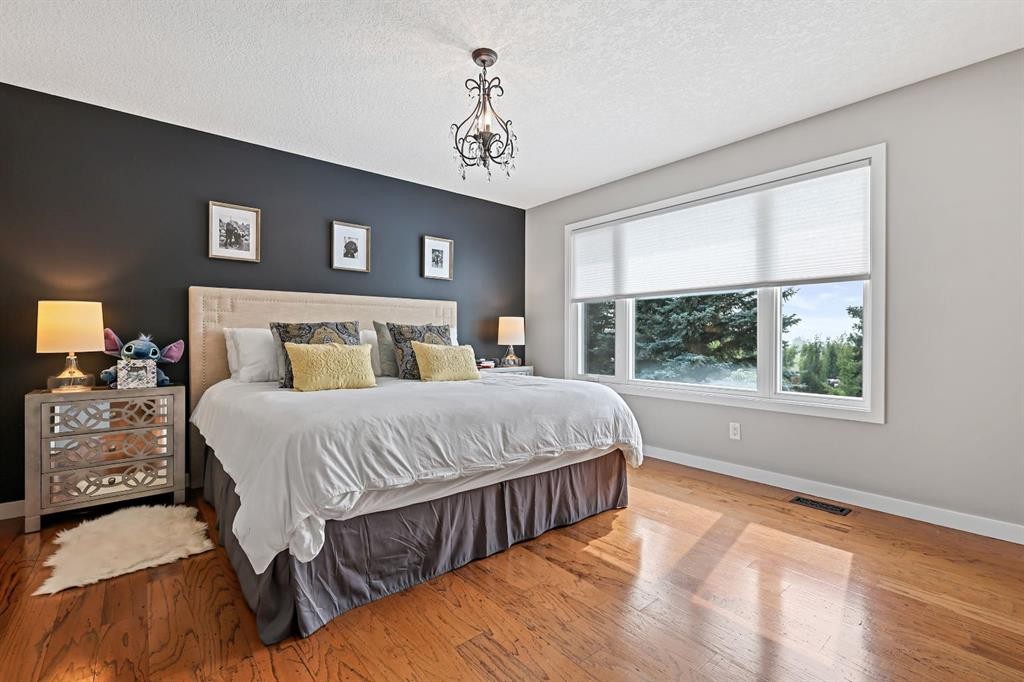 33 Sunset Crescent, Okotoks, AB - Indoor Photo Showing Bedroom
