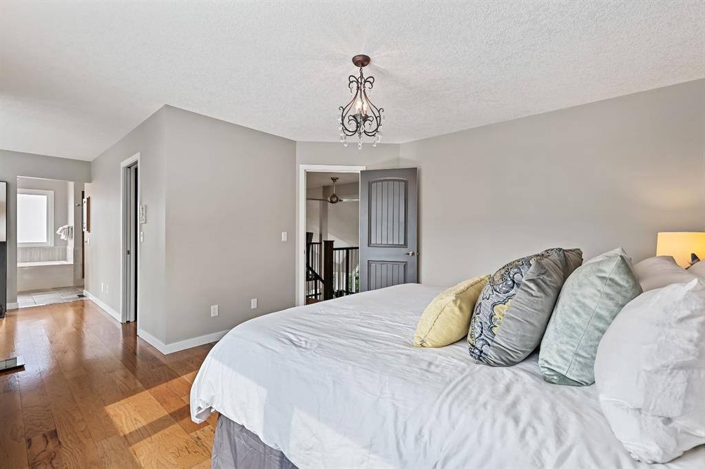 33 Sunset Crescent, Okotoks, AB - Indoor Photo Showing Bedroom
