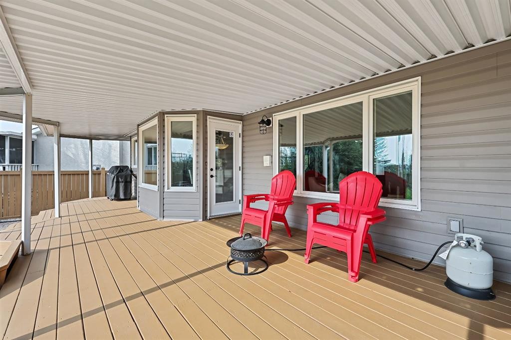 33 Sunset Crescent, Okotoks, AB - Outdoor With Deck Patio Veranda With Exterior