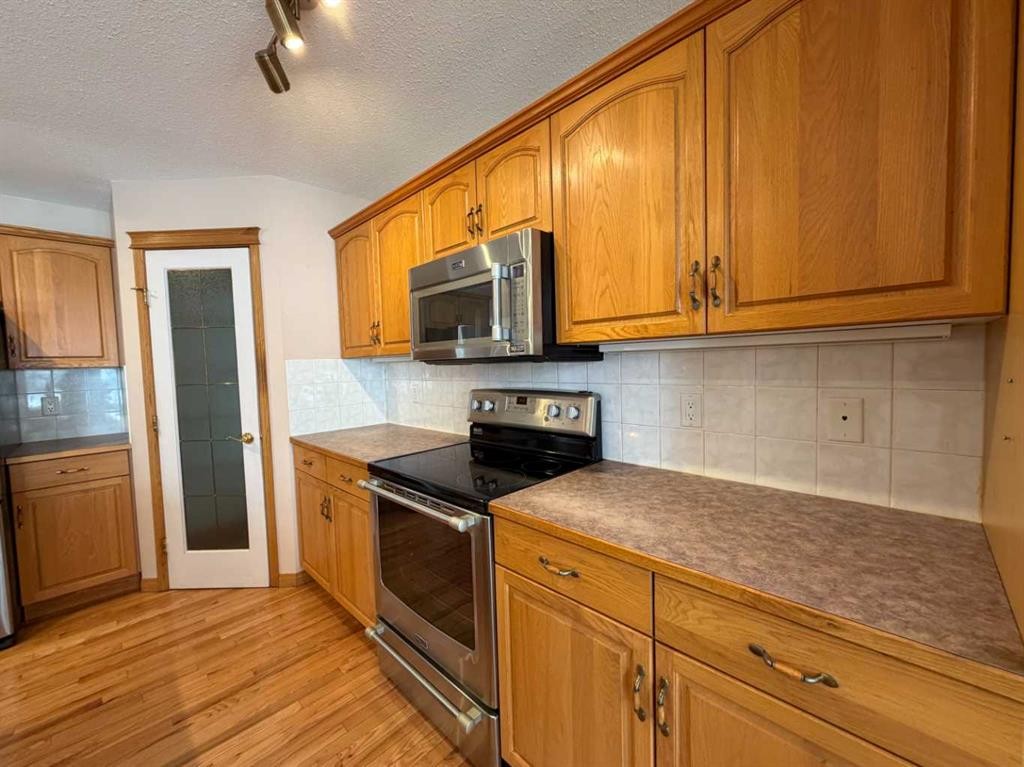 5111 Shannon Drive, Olds, AB - Indoor Photo Showing Kitchen