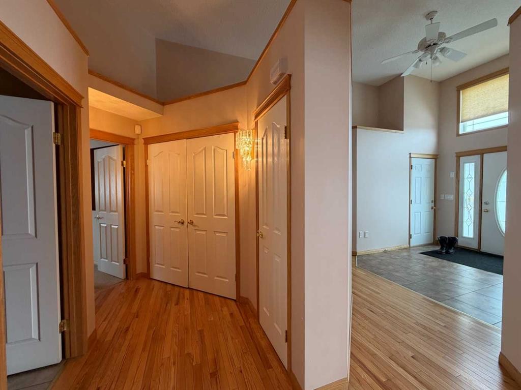 5111 Shannon Drive, Olds, AB - Indoor Photo Showing Other Room