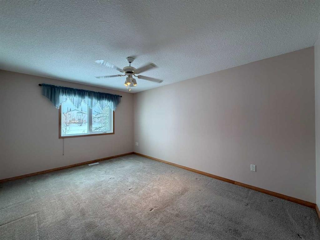 5111 Shannon Drive, Olds, AB - Indoor Photo Showing Other Room