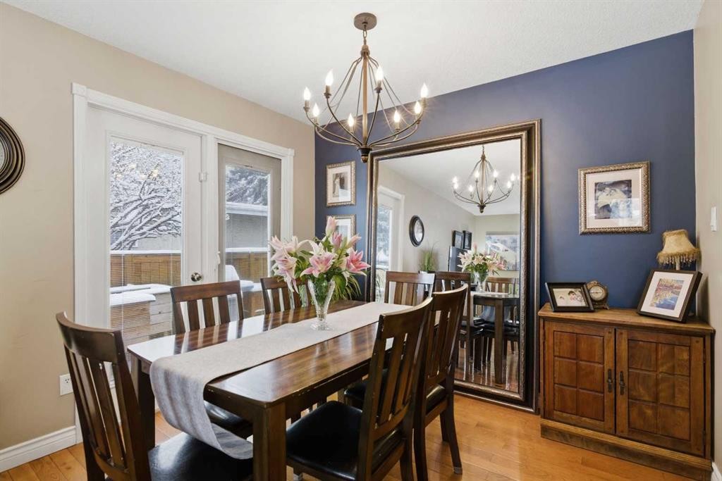 527 Athlone Road Se, Calgary, AB - Indoor Photo Showing Dining Room