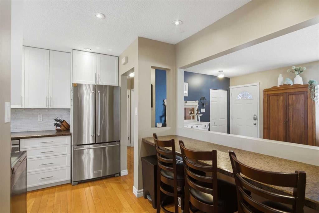 527 Athlone Road Se, Calgary, AB - Indoor Photo Showing Other Room