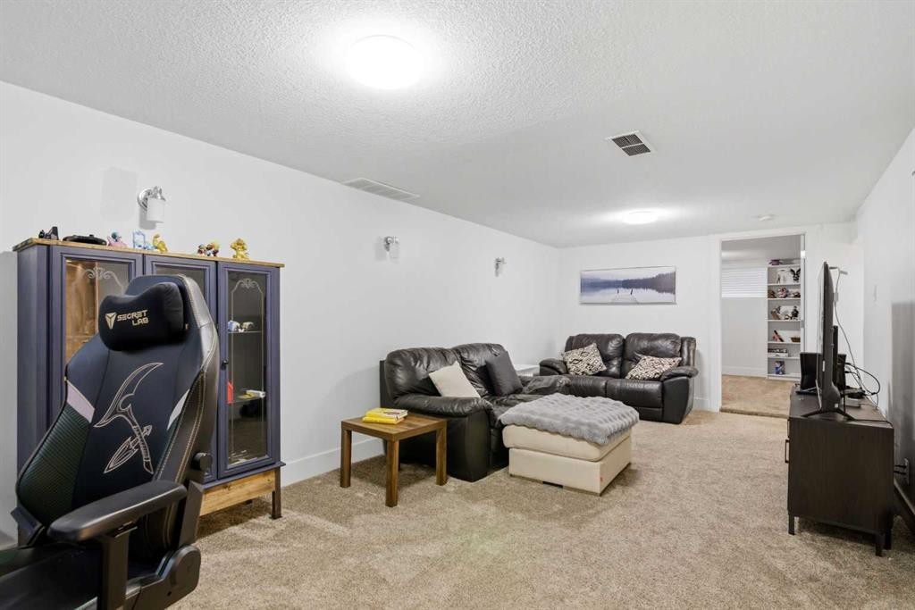 527 Athlone Road Se, Calgary, AB - Indoor