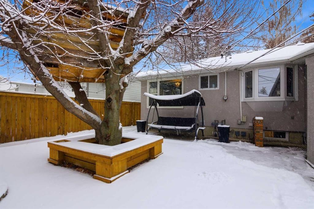 527 Athlone Road Se, Calgary, AB - Outdoor