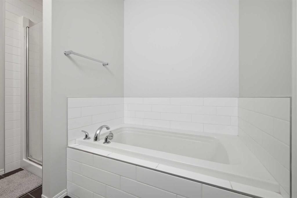 14 Skyview Point Road Ne, Calgary, AB - Indoor Photo Showing Bathroom