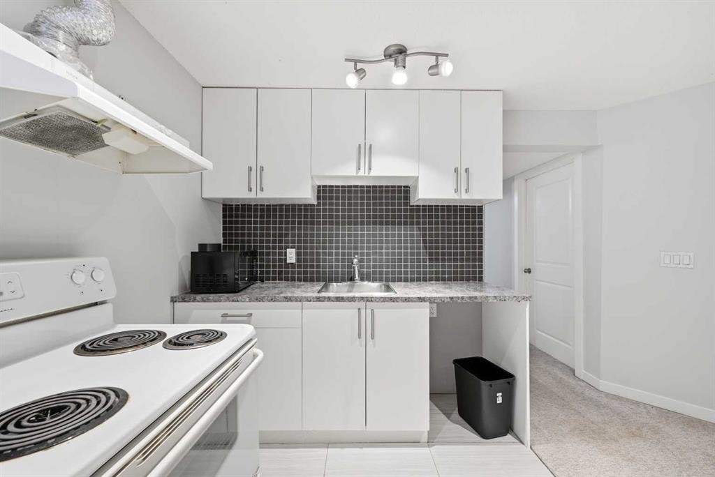 14 Skyview Point Road Ne, Calgary, AB - Indoor Photo Showing Kitchen