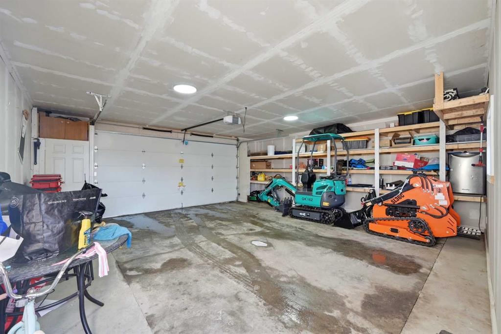 14 Skyview Point Road Ne, Calgary, AB - Indoor Photo Showing Garage