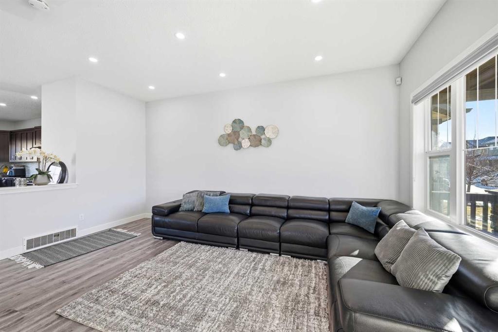 14 Skyview Point Road Ne, Calgary, AB - Indoor Photo Showing Living Room