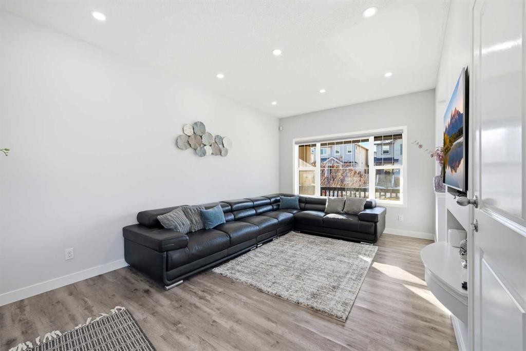 14 Skyview Point Road Ne, Calgary, AB - Indoor Photo Showing Living Room