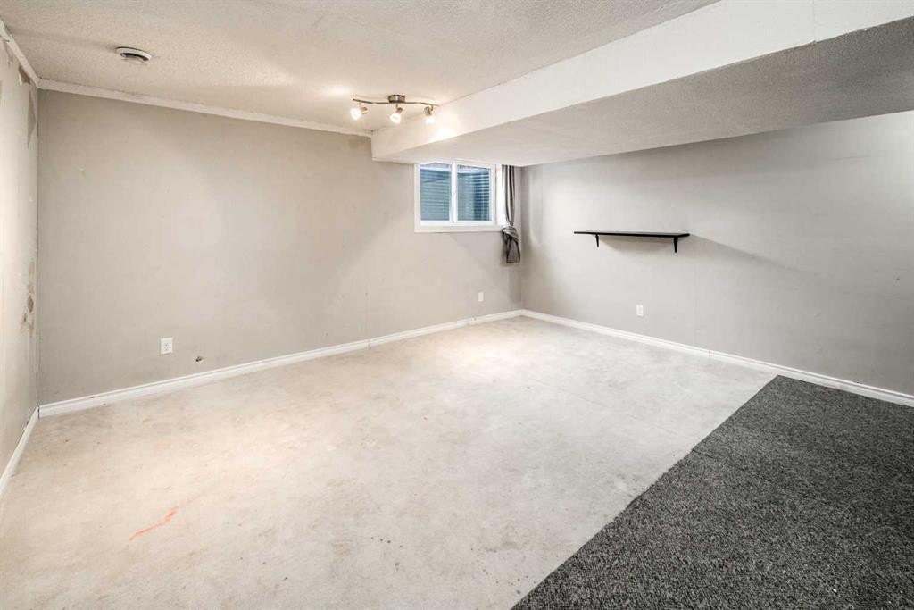 88 Legacy Mews Se, Calgary, AB - Indoor Photo Showing Other Room