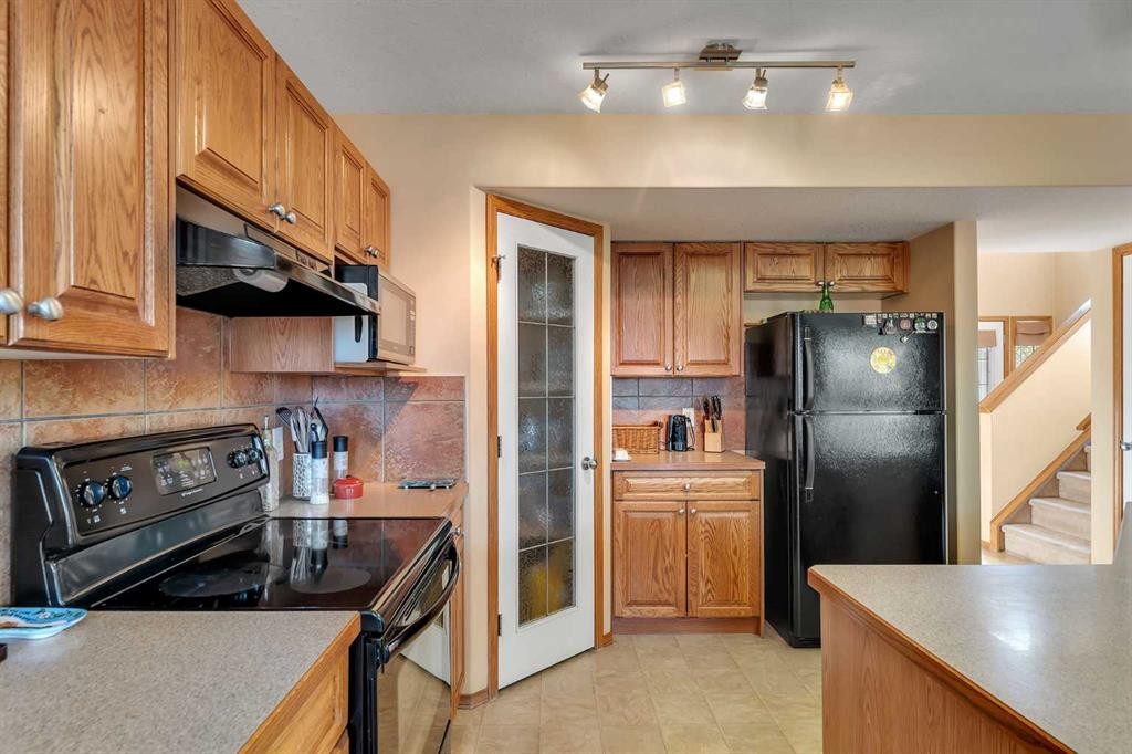 214 Saddlemont Boulevard Ne, Calgary, AB - Indoor Photo Showing Kitchen