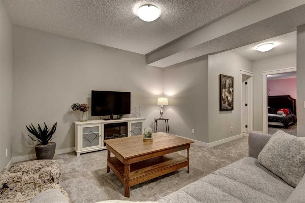 19 Cranbrook Crescent Se, Calgary, AB