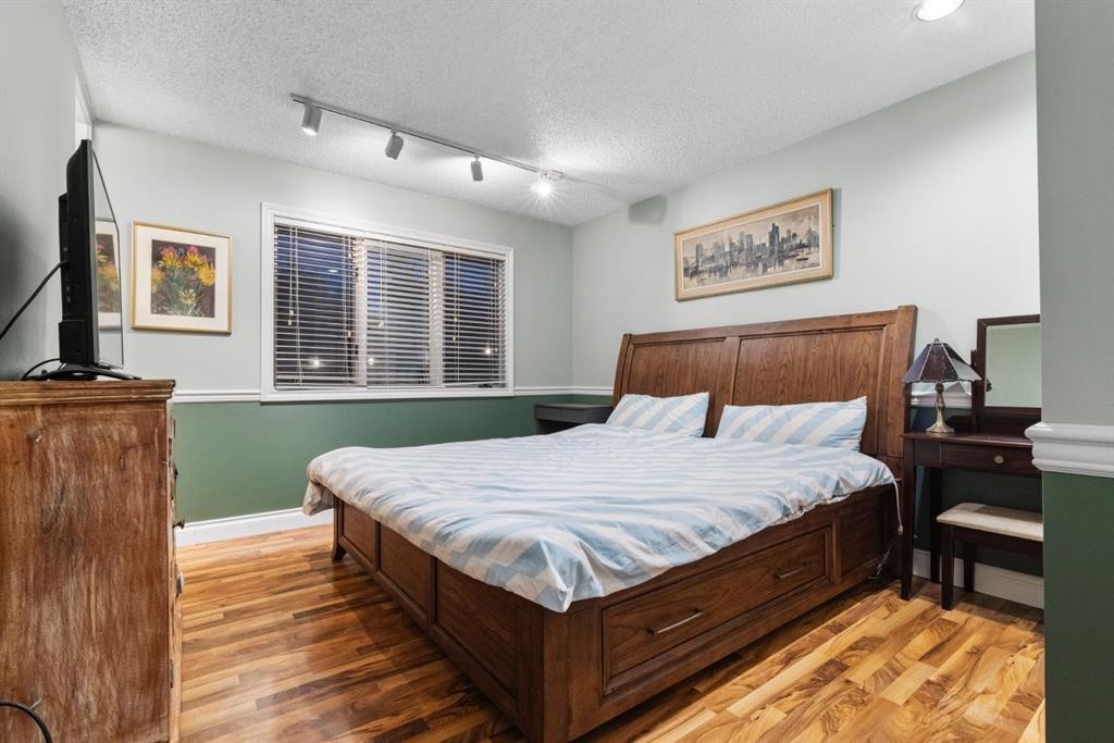4604 Marwood Way Ne, Calgary, AB - Indoor Photo Showing Bedroom
