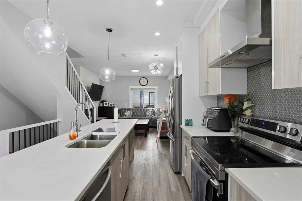 404-95 Skyview Close Ne, Calgary, AB - Indoor Photo Showing Kitchen With Double Sink With Upgraded Kitchen