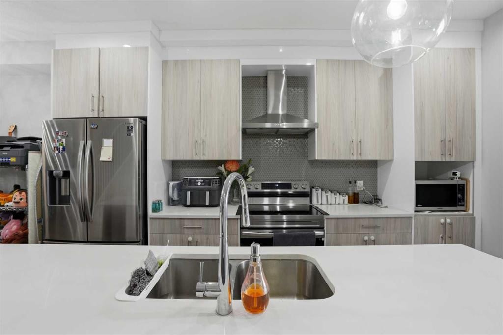 404-95 Skyview Close Ne, Calgary, AB - Indoor Photo Showing Kitchen