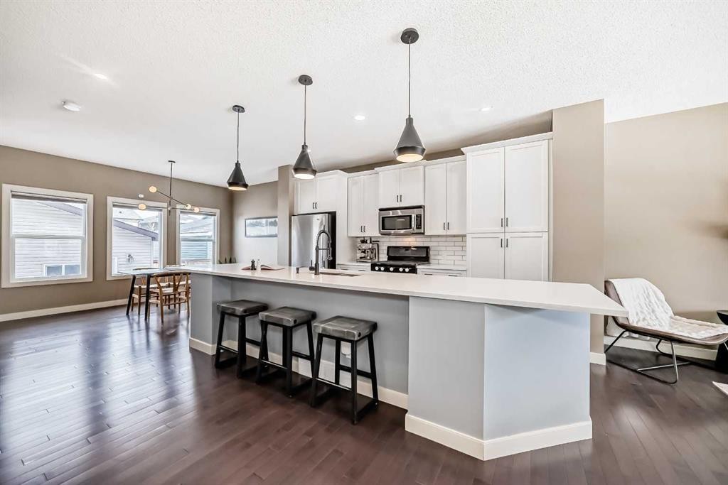90 Evanspark Road Nw, Calgary, AB - Indoor Photo Showing Kitchen With Upgraded Kitchen