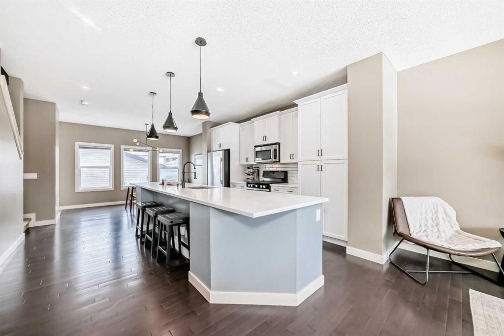 90 Evanspark Road Nw, Calgary, AB - Indoor Photo Showing Kitchen With Upgraded Kitchen