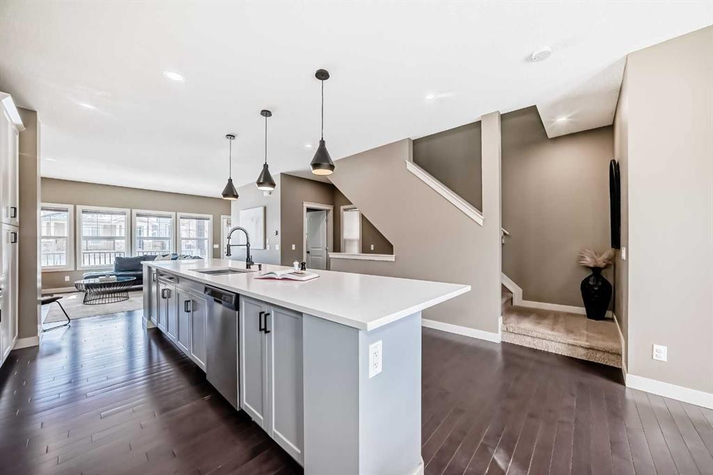 90 Evanspark Road Nw, Calgary, AB - Indoor Photo Showing Kitchen With Upgraded Kitchen