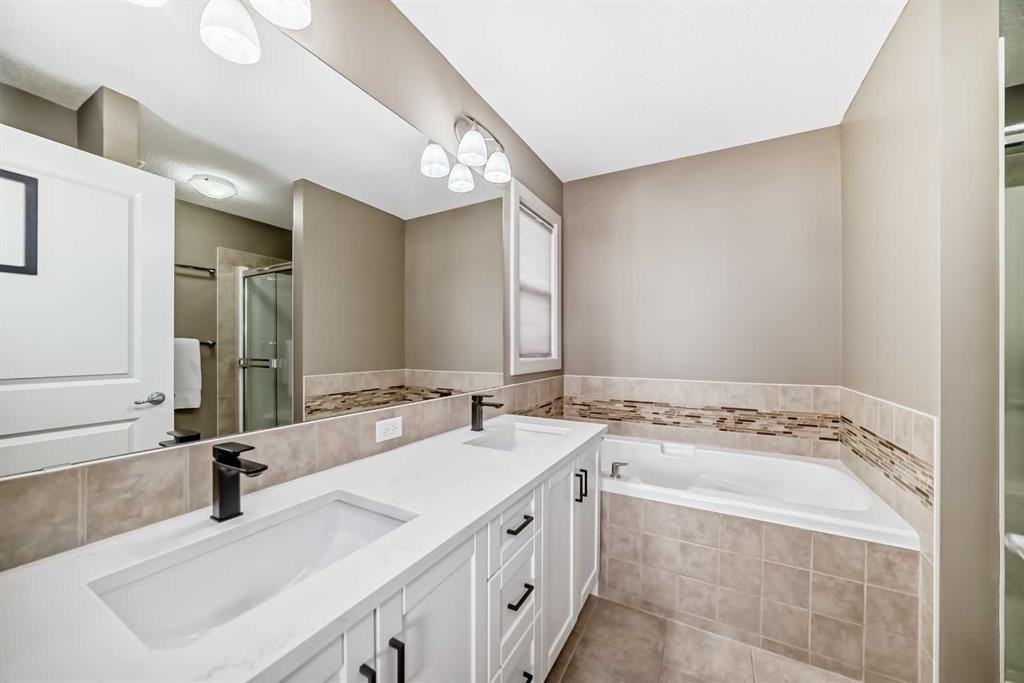 90 Evanspark Road Nw, Calgary, AB - Indoor Photo Showing Bathroom