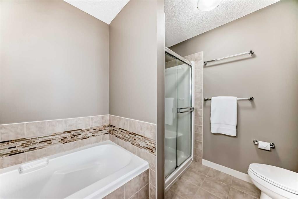 90 Evanspark Road Nw, Calgary, AB - Indoor Photo Showing Bathroom