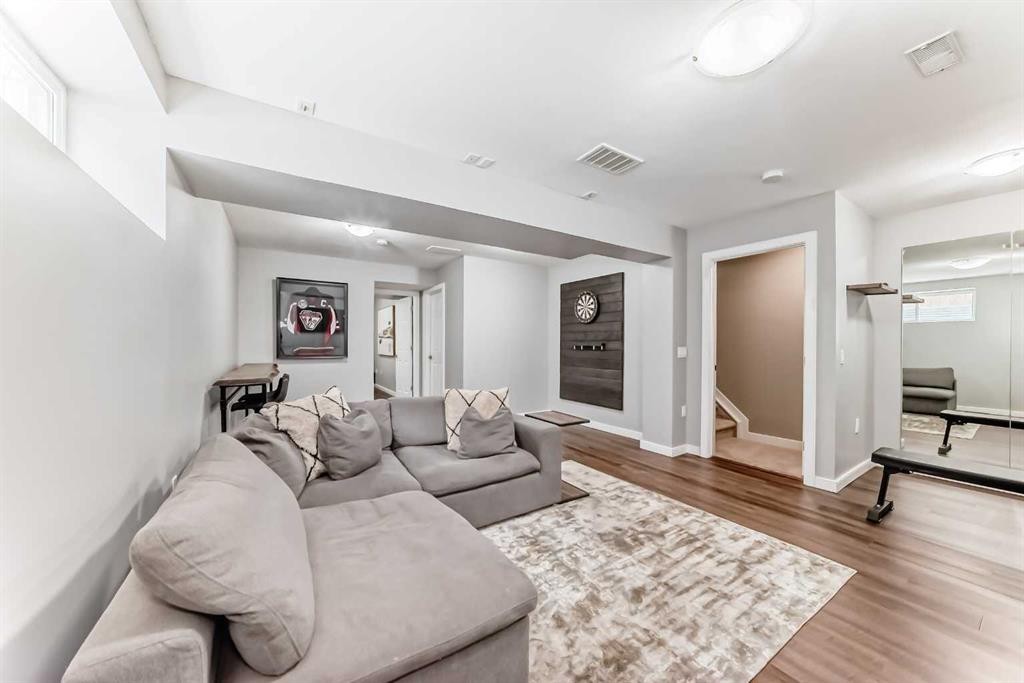 90 Evanspark Road Nw, Calgary, AB - Indoor Photo Showing Living Room