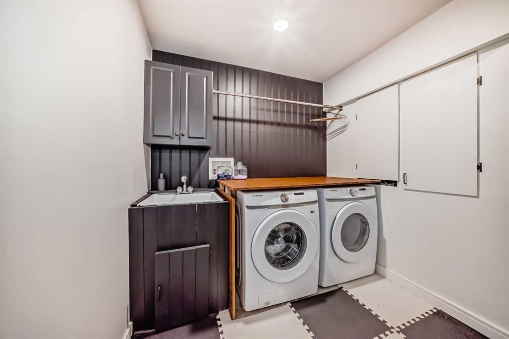 90 Evanspark Road Nw, Calgary, AB - Indoor Photo Showing Laundry Room