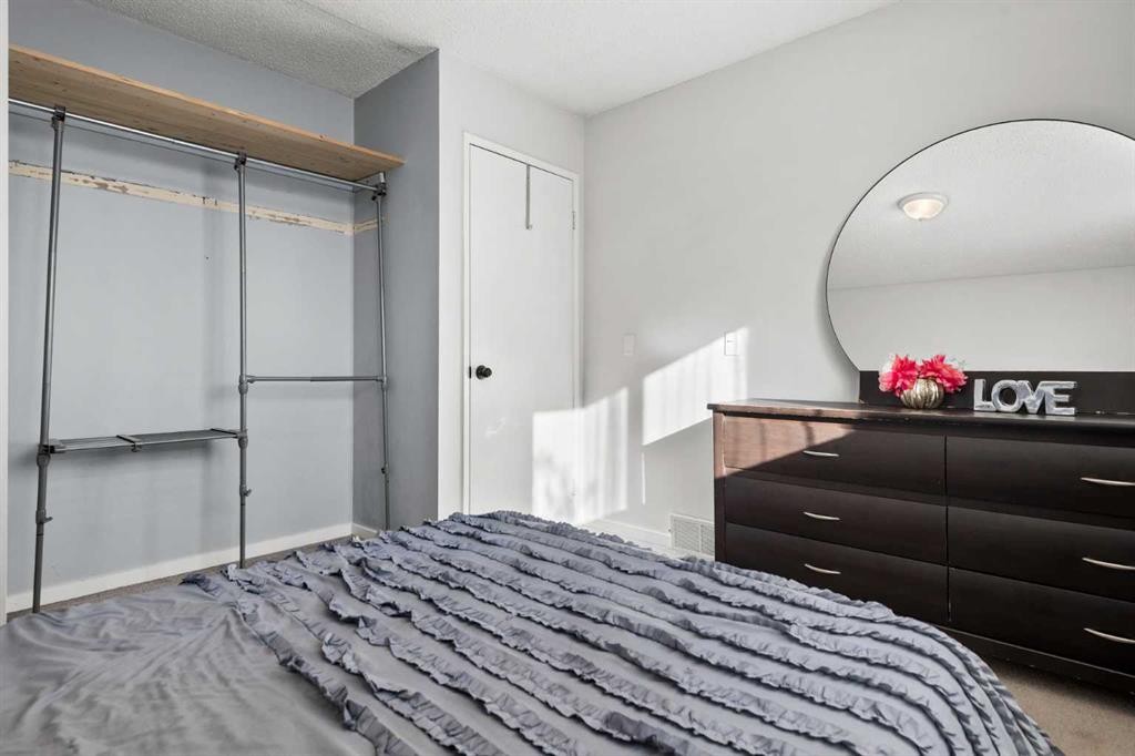 8510 Centre Street Ne, Calgary, AB - Indoor Photo Showing Bedroom