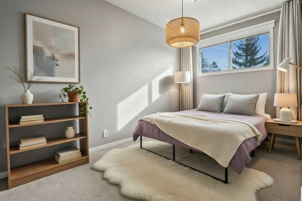 8510 Centre Street Ne, Calgary, AB - Indoor Photo Showing Bedroom