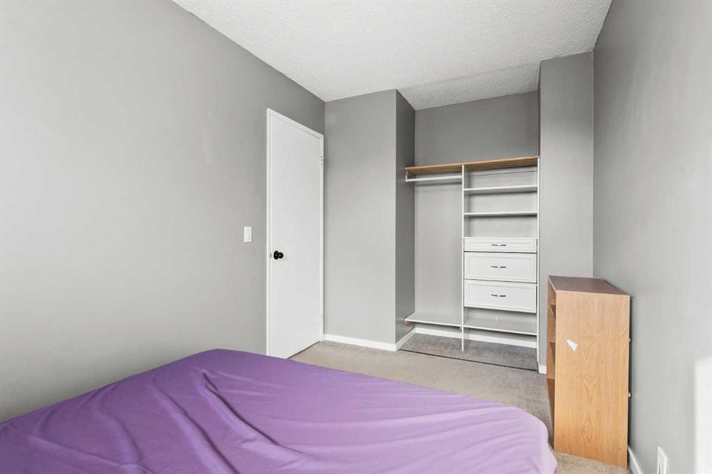 8510 Centre Street Ne, Calgary, AB - Indoor Photo Showing Bedroom