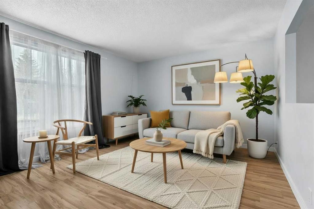 8510 Centre Street Ne, Calgary, AB - Indoor Photo Showing Living Room