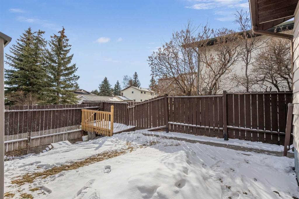 8510 Centre Street Ne, Calgary, AB - Outdoor