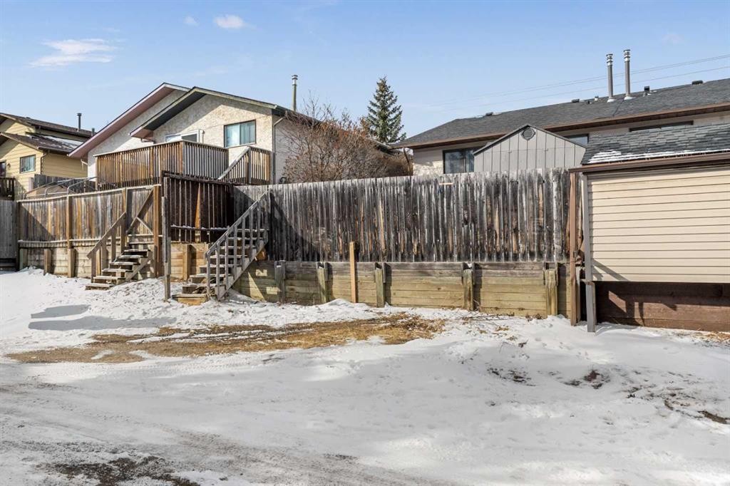 8510 Centre Street Ne, Calgary, AB - Outdoor