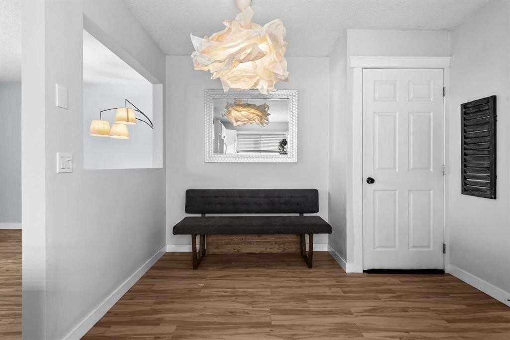 8510 Centre Street Ne, Calgary, AB - Indoor Photo Showing Other Room