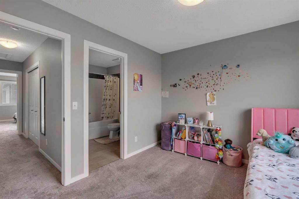 34 New Brighton Point Se, Calgary, AB - Indoor Photo Showing Bedroom