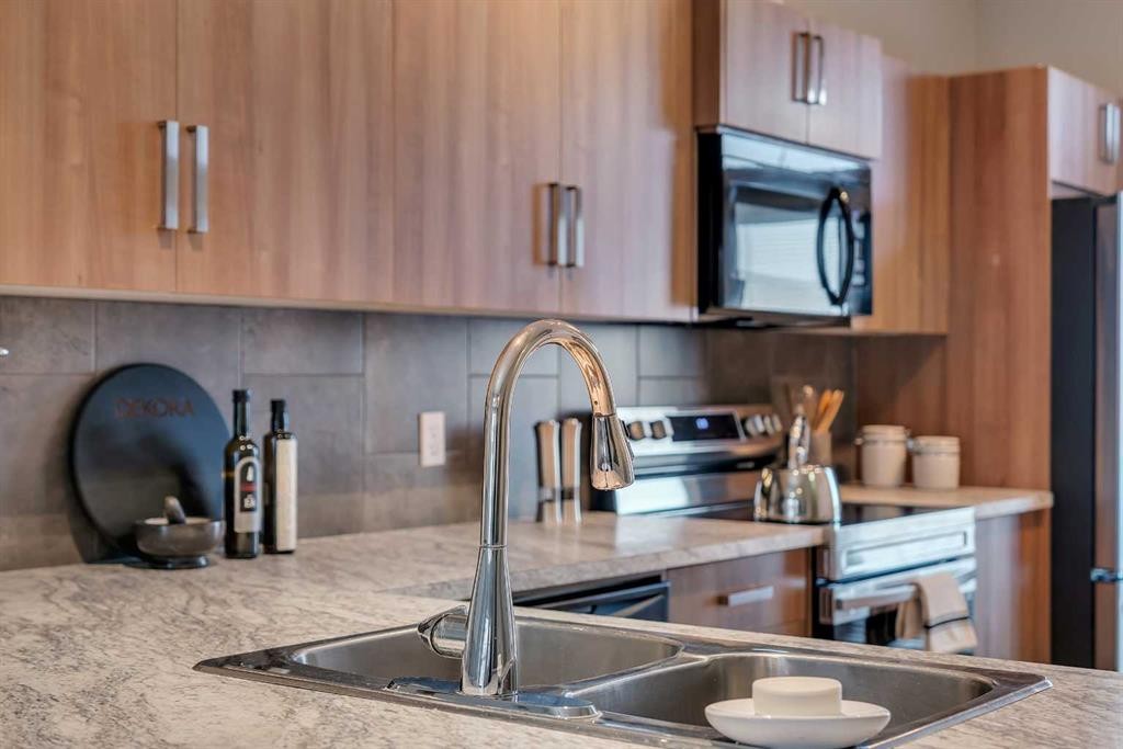 34 New Brighton Point Se, Calgary, AB - Indoor Photo Showing Kitchen With Double Sink With Upgraded Kitchen