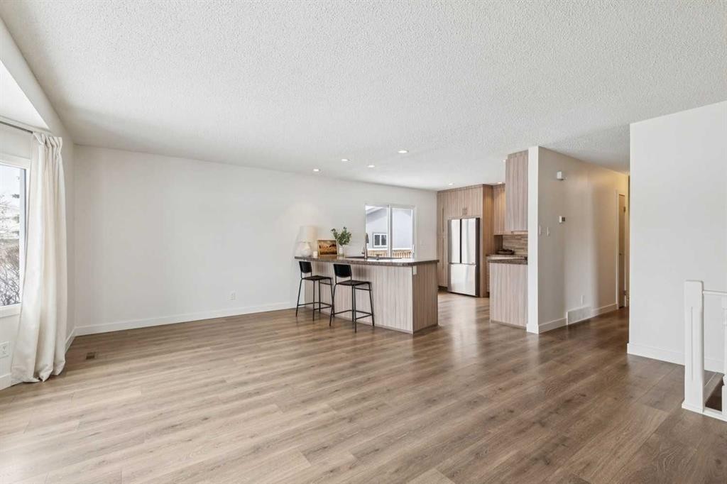 11016 Braton Place Sw, Calgary, AB - Indoor