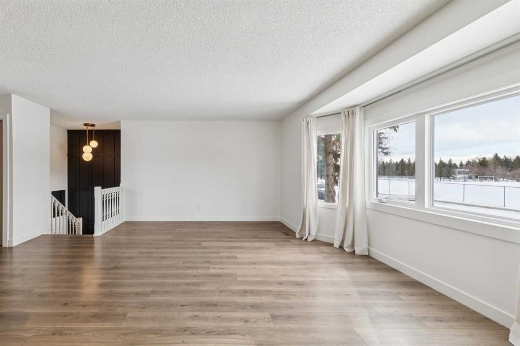 11016 Braton Place Sw, Calgary, AB - Indoor Photo Showing Other Room