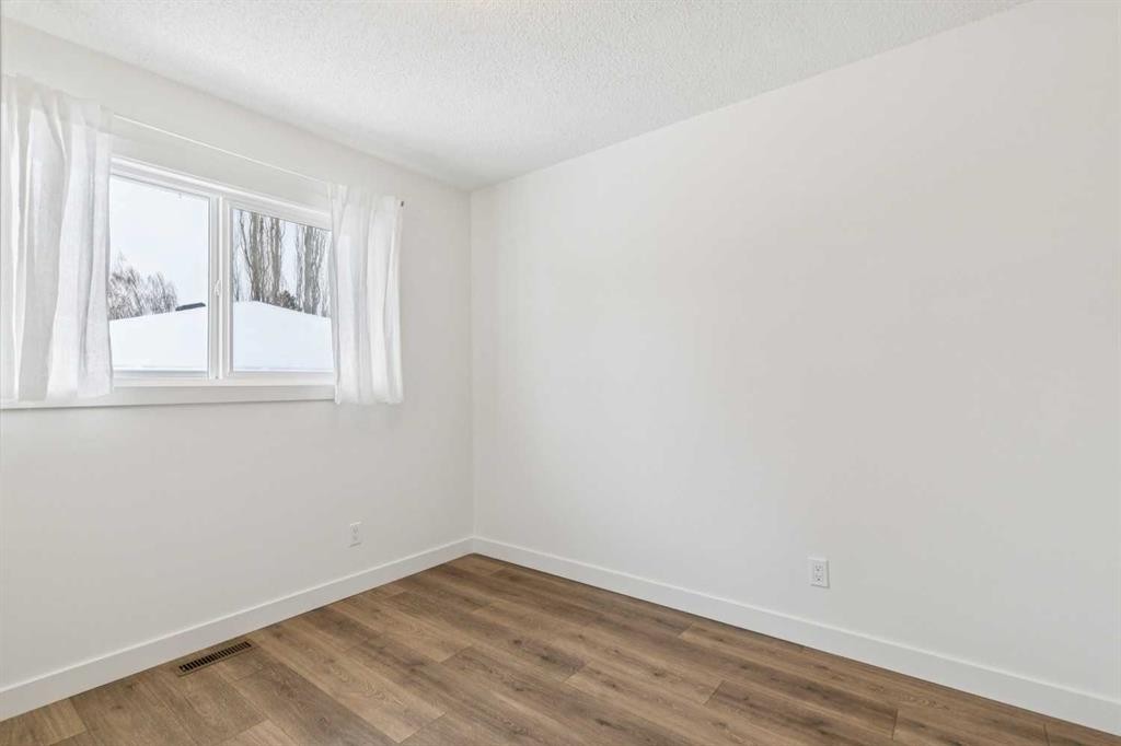 11016 Braton Place Sw, Calgary, AB - Indoor Photo Showing Other Room