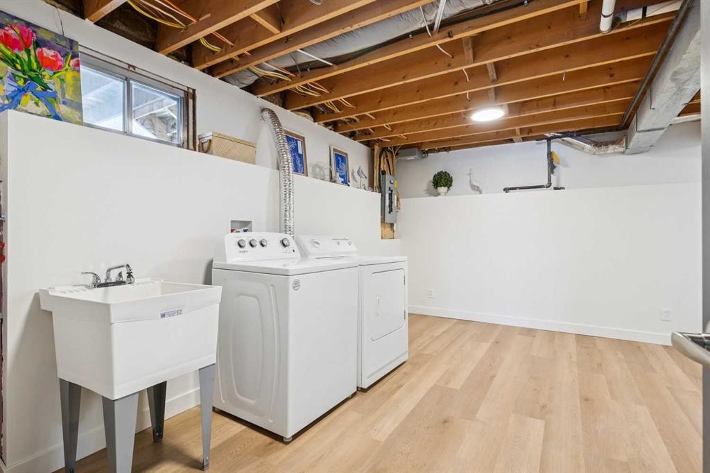 11016 Braton Place Sw, Calgary, AB - Indoor Photo Showing Laundry Room