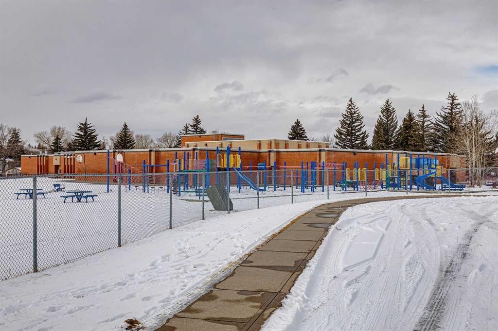 11016 Braton Place Sw, Calgary, AB - Outdoor